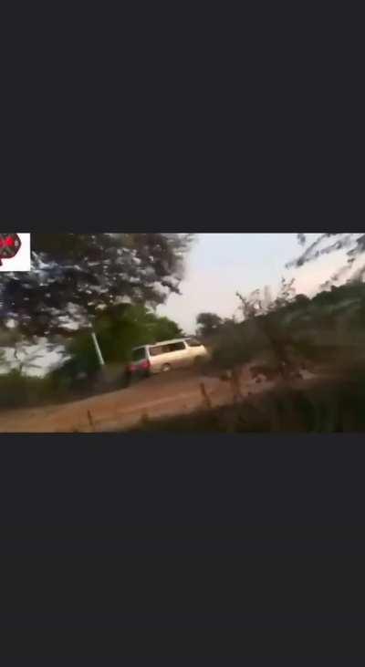 Anti-Junta PDF fighters ambush vehicle carrying Tatmadaw soldiers & take their M1 Carbines