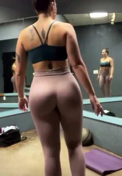 Beautiful leggings ass