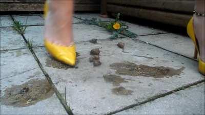 UK Mistress V yellow stiletto snail crush.