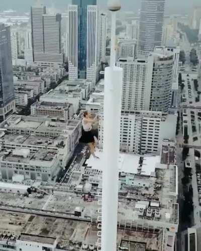 Woman climbs to the top of a tower like it's a cakewalk.