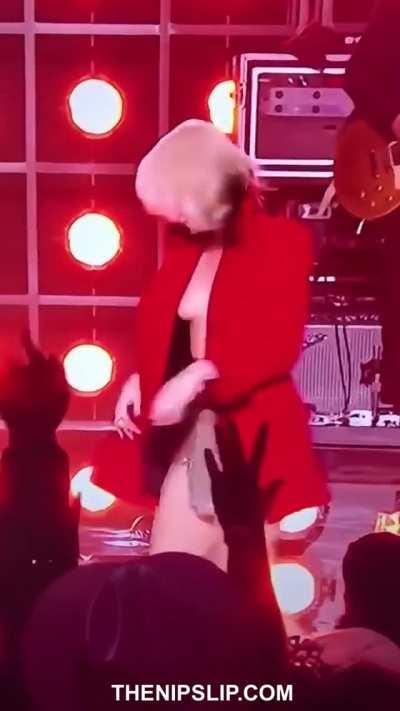 #MileyCyrus #NewYearsEve #Party #NoBraDay #Boobs #SideBoob #ChestGap #Nipples #NipSlip