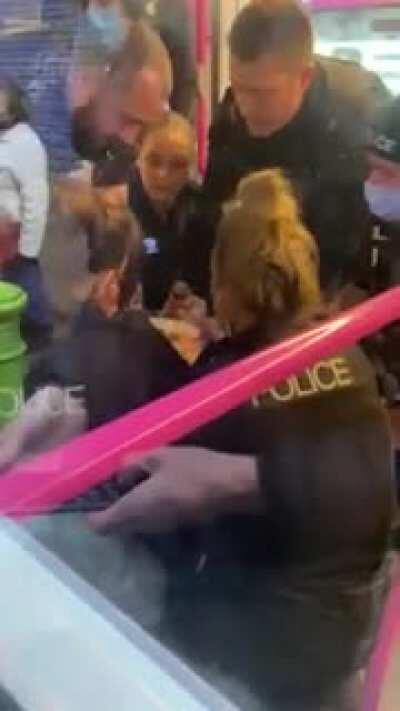 UK police rip baby away from her screaming mother over a bus ticket