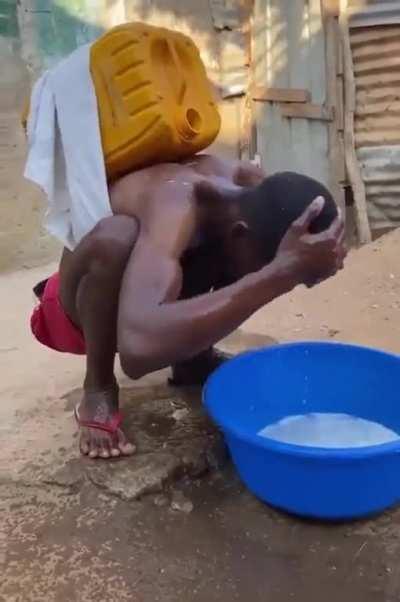 Washing hair effectively with minimum resources. An atmanirbhar jugaad!