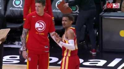 [Highlight] Trae Young ejected in the 3rd quarter for throwing the ball towards a ref