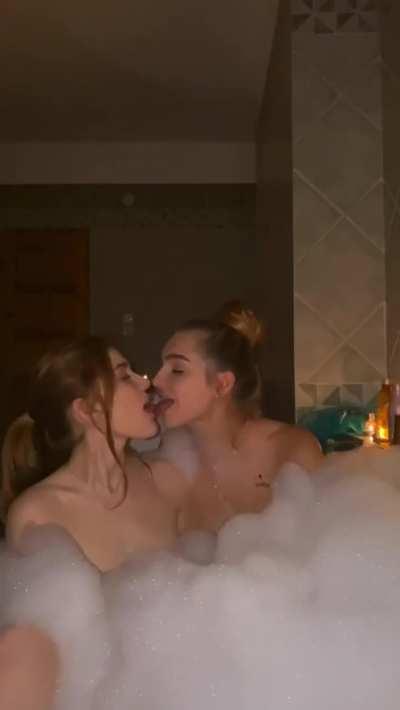 Tender kisses in the tub