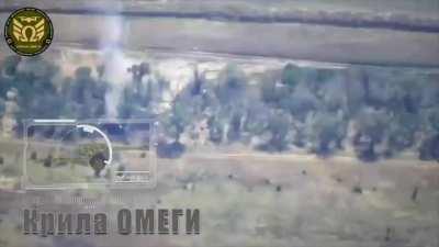 Ukrainian FPV pilots of the &quot;Kryla Omega&quot; unit attack two Russian 2A18 &quot;D-30&quot; 122-mm towed howitzers with their quads. 