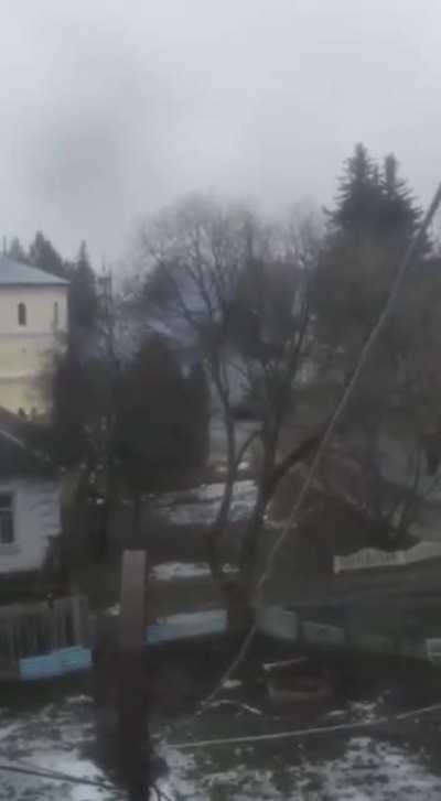 Ukrainian self-propelled gun firing from residential areas. The village of Trostyanets.