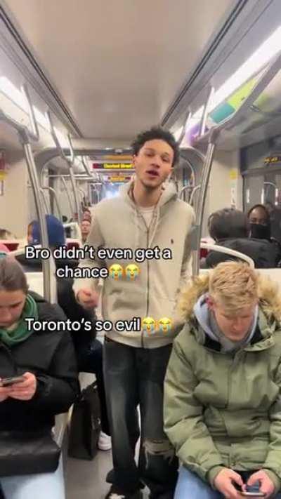 Tiktoker singing in Toronto Subway gets told to STFU