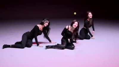 EVERGLOW Aisha x Sihyeonx Yiren on the floor with tight latex pants