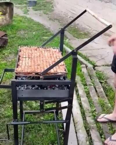 A cleverly made rotatable grill