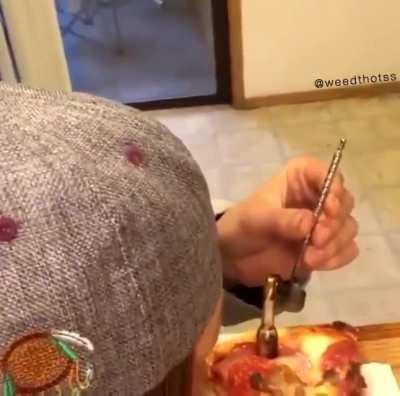 dude really dabbed out of a pizza