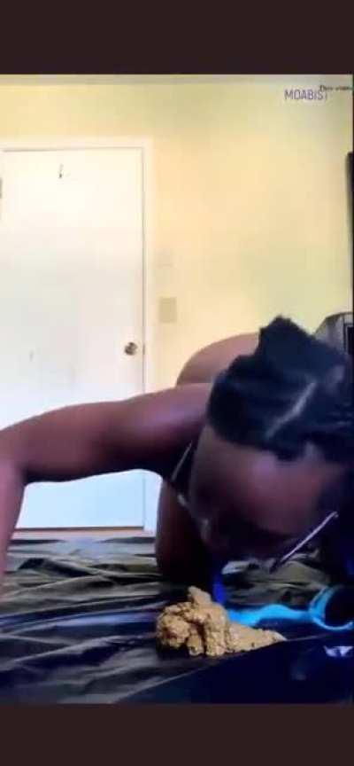 Ebony shawty spreading that asshole open to unload a huge pile of sh*t💩