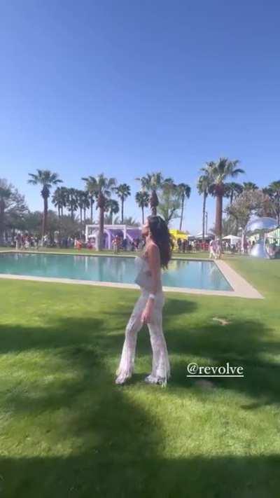 Ella Mendelsohn - Revolve event