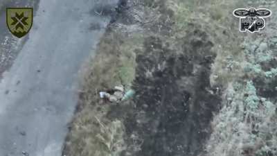 Ukraine’s 56th separate Mariupol motorized infantry brigade drone drop leads to another russian invader suicide. 