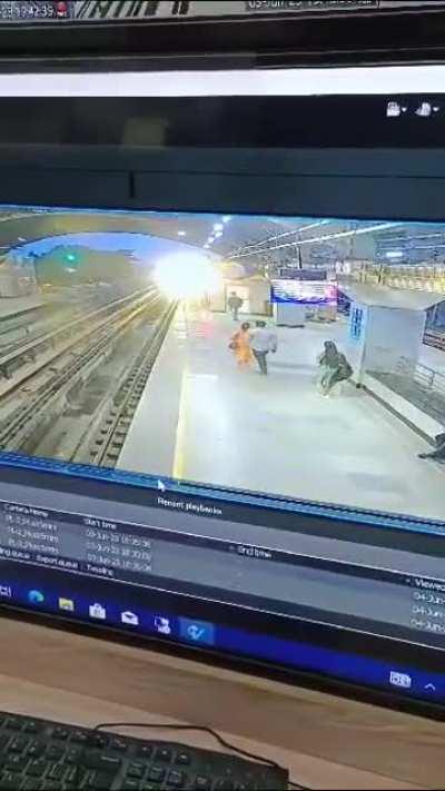 Viral train accident in kolkata!!!