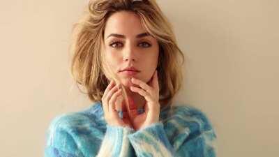 Ana de Armas, she has beautiful cat eyes