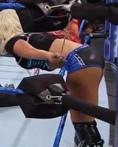 Alexa on SmackDown in 2016