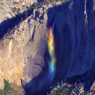 🔥 Waterfalls at Yosemite