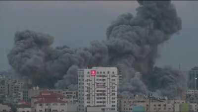 Explosion brings down a whole building in Gaza