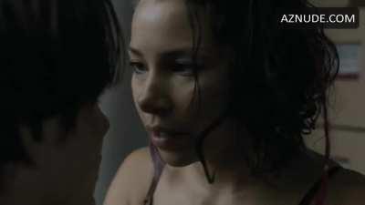 Jessica Parker Kennedy in ‘Colony’