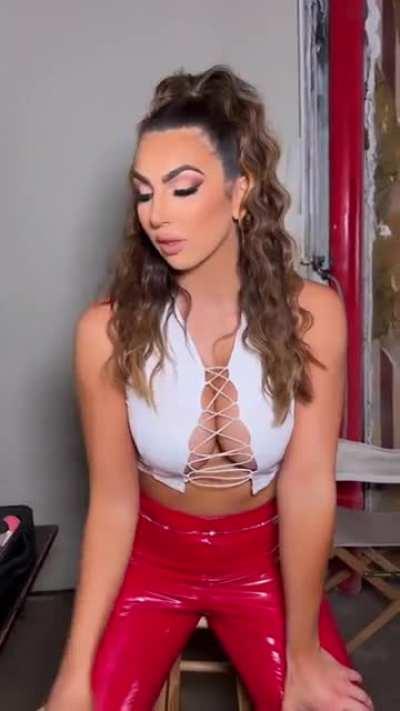 struggling white top