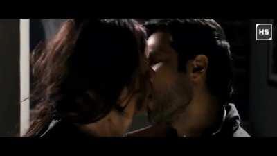 esha gupta kissing scenes