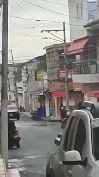 Corinto, Colombia, rebels rob bank and attack the police in brazen daylight attack