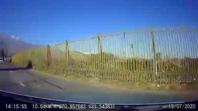 Failed robbery attempt in Chile. Quick reactions by the driver!