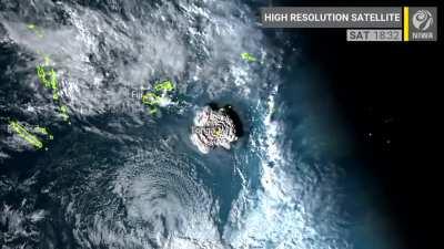 High-resolution Himawari satellite imagery of the South Pacific volcanic eruption causing tsunamis in Tonga, Fiji and tsunami advisory for the US West Coast