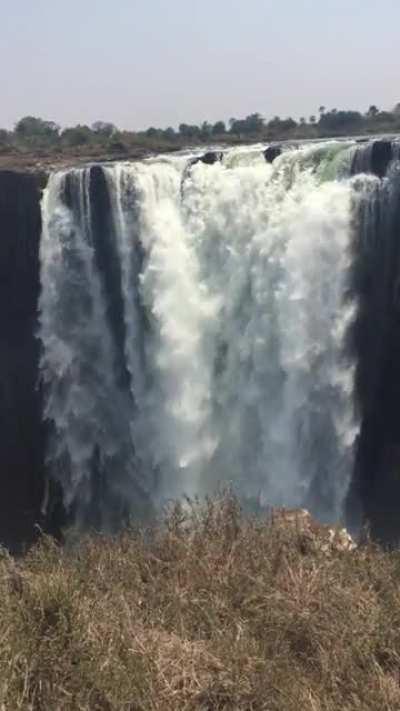 A video of Victoria falls in Zimbabwe ❤️