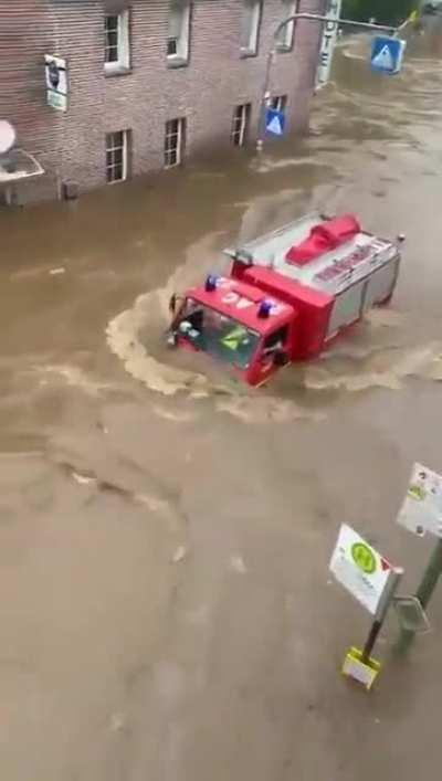 Firefighters in Germany are not afraid of flooding