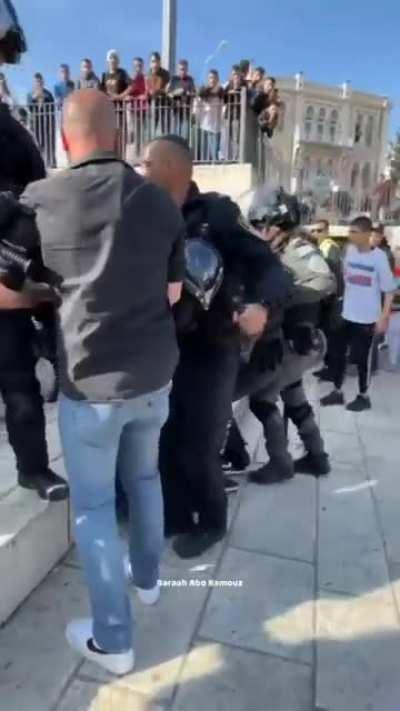 4 Israeli police men brutally beating a 12 yo girl , this is just happened yesterday