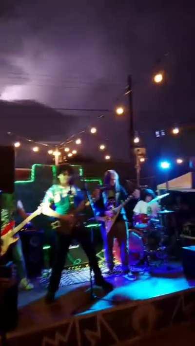 Texas thunderstorms rages, and so does the band