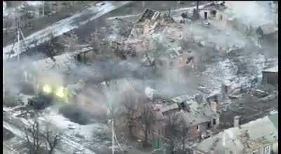 Ukrainian BMP fires at house with Russians inside, Bakhmut 2023