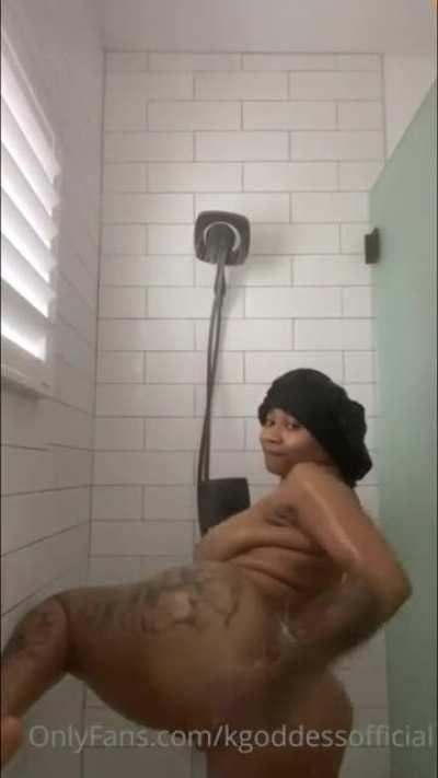 Shower twerk