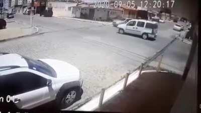 Um dia normal em uma esquina do Brasil