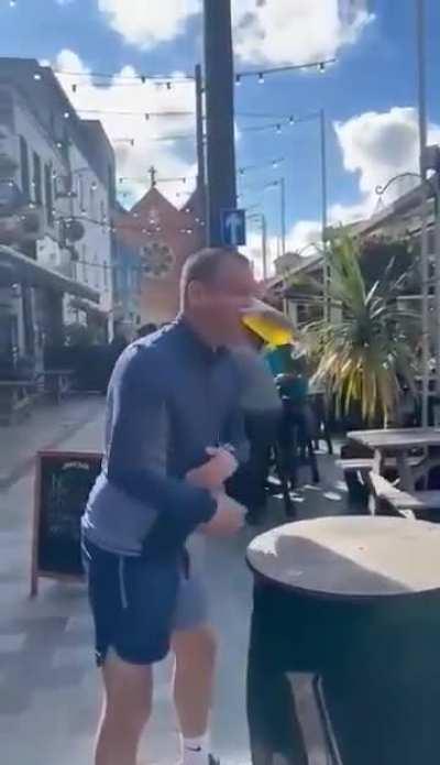 Guy shows how to down a pint with no hands 