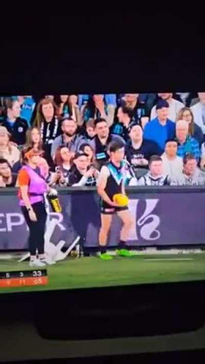 Zak Butters v GWS trainer