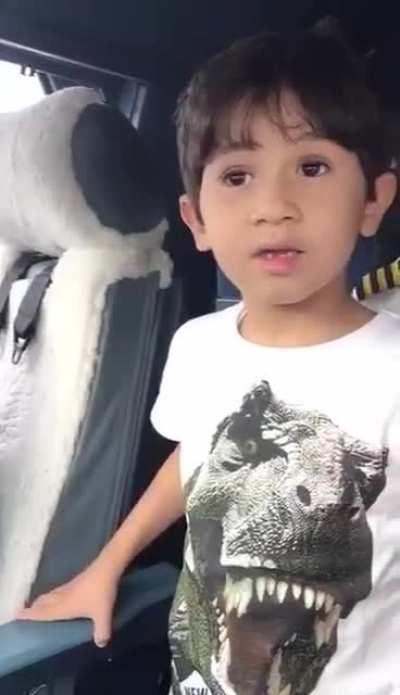 A kid amaze pilot by his airplane knowledge.