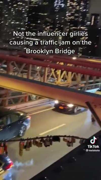 idiots stopping traffic to take a video or picture on the Brooklyn bridge 🤣