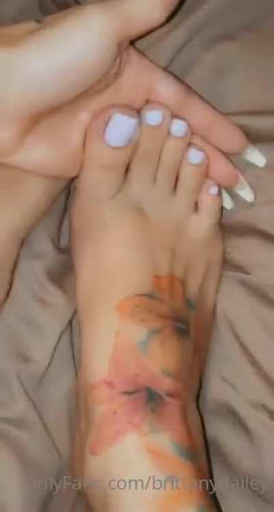 TOES GETTIN SUCKED 🥴 ASS ATE AND FUCKED 🔥🔥‼️ READ BIO FOR FILES