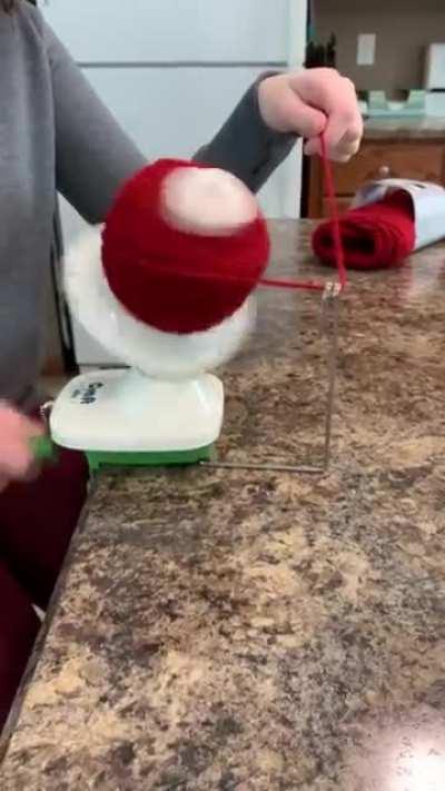 Yarn winder in action