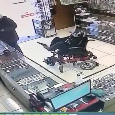 Man with no arms commits armed robbery