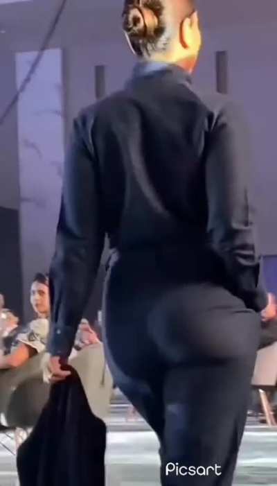 Kareena Kapoor Huge Ass Show