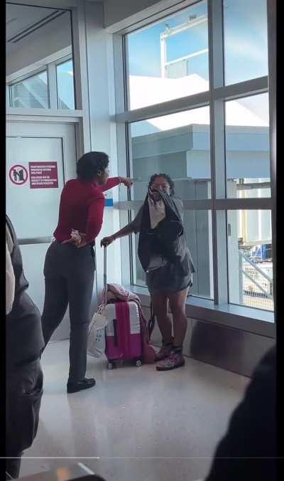 JFK Int’l: intoxicated passenger has a huge meltdown over not being allowed to board the plane