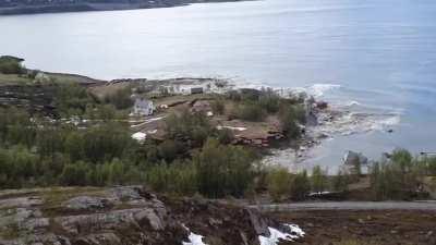 🔥 Huge Mudslide In Norway Dragging Houses Into The Sea