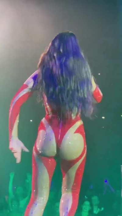 Incredible in Red Mugler Fit [Auckland Show]