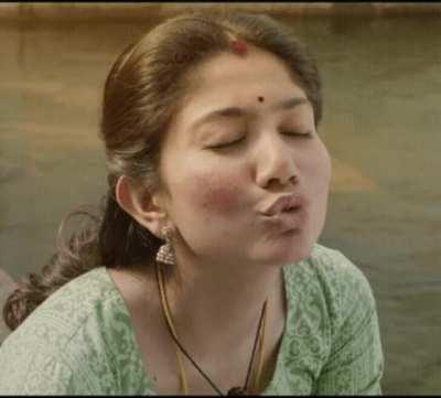 Sai pallavi' hot face😗🥵want to lick all over her face and suck her sexy lips