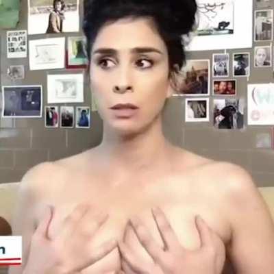 Sarah Silverman Holding her Boobs ( Video )