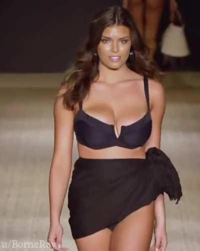 Since you all liked the last Lauren video so much here's another. Runway jiggles cropped and slow-mo 